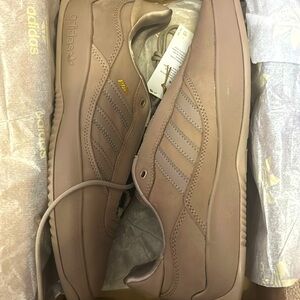 Adidas skateboarding shoe Men’s 9